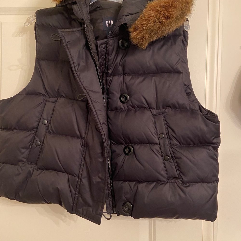 Gap sleeveless puffer vest